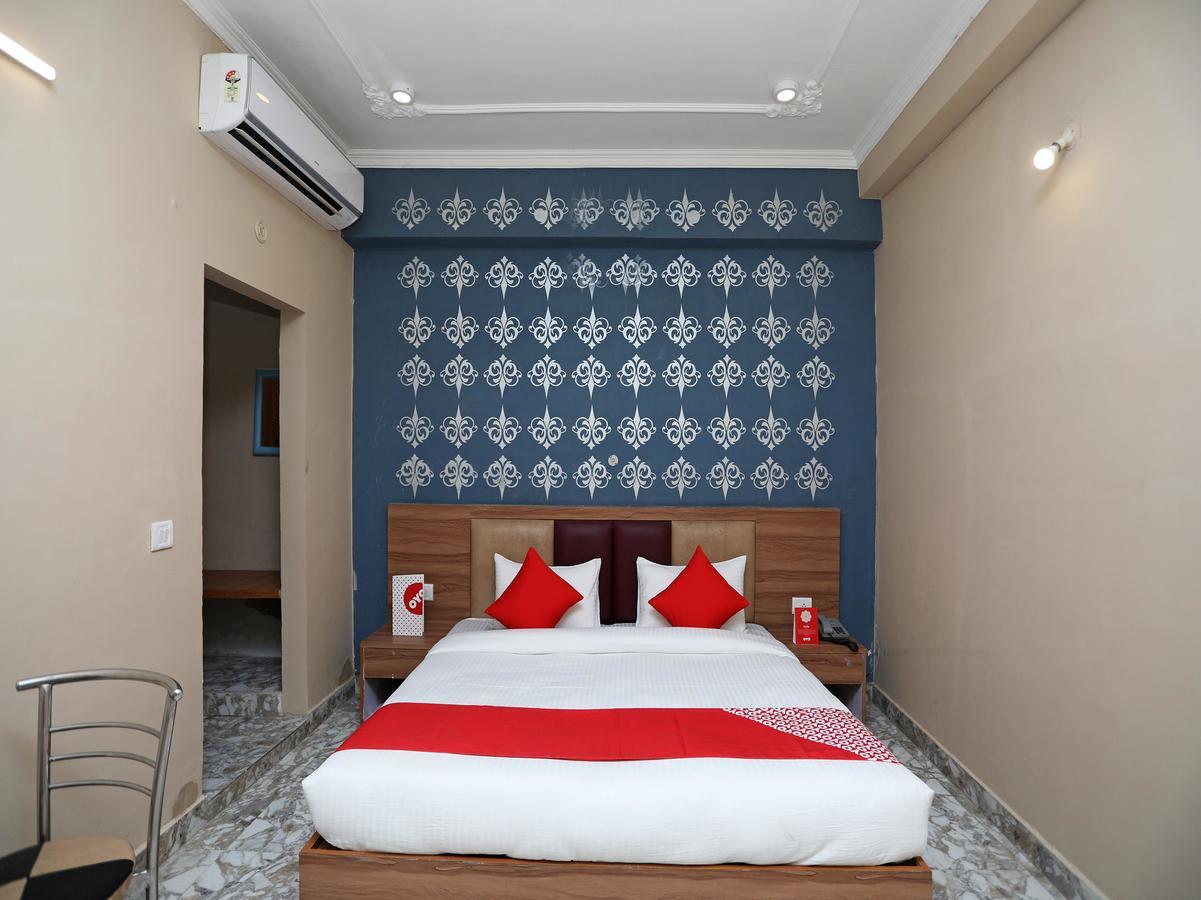 Oyo 14543 Royal Palace And Banquets 마투라 외부 사진